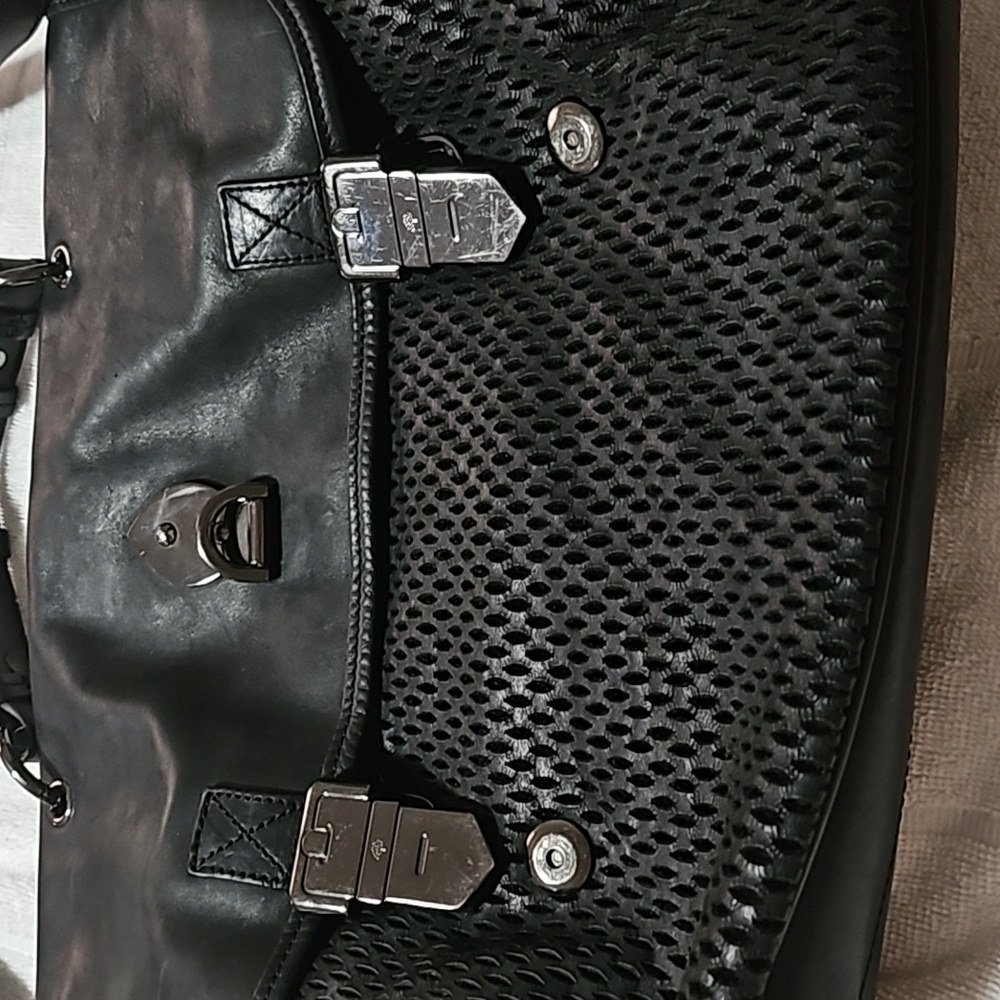 Black mulberry mesh leather